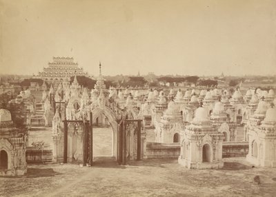 Pagoda 450 z Pagody Centralnej - Mandalay autorstwa Felice Beato