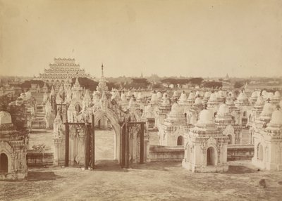 Pagoda 450 z Pagody Centralnej - Mandalay autorstwa Felice Beato
