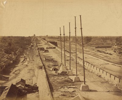 Szczyt muru od Antin Gate przejęty przez wojska brytyjskie i francuskie, 21 października 1860 r autorstwa Felice Beato