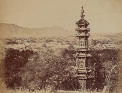 Widok Pałacu Letniego Yuen Min Yuen, Pekin, ukazujący pagodę przed spaleniem, październik 1860 r. autorstwa Felice Beato