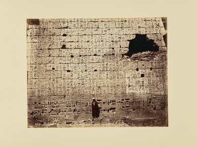 Medinet-Abou - Płaskorzeźba po prawej stronie bramy Wielkiej Świątyni autorstwa Félix Bonfils