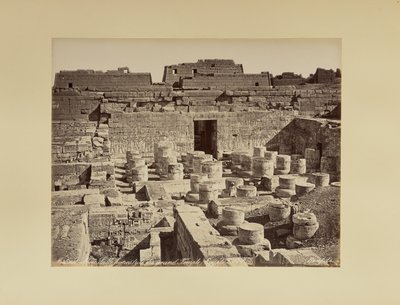 Medinet Abu. Sala hipostylowa Wielkiej Świątyni (Egipt) autorstwa Félix Bonfils