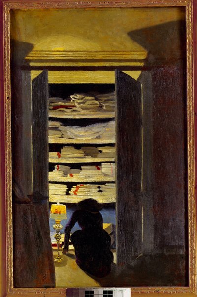 Kobieta szuka w szafie. Obraz Felixa Vallottona (1865-1925) Ec. Kontynuuj., XX wiek. Prywatna kolekcja. autorstwa Felix Edouard Vallotton