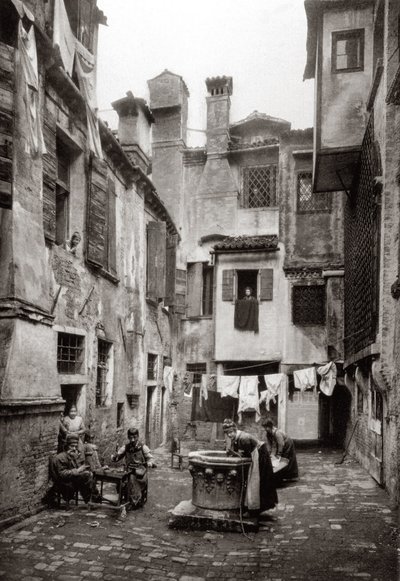 Dziedziniec otoczony budynkami w Wenecji, ok.1880 autorstwa Ferdinando Ongania