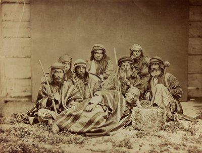 Album Damas et Baalbek: Grupa rdzennych Syryjczyków w tradycyjnych strojach autorstwa Félix Bonfils