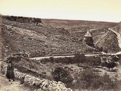 Panoramiczny widok na Dolinę Cedron lub Josafat, z Grobem Absaloma, na obrzeżach Jerozolimy. Mas patrzy na widok z ulicy? autorstwa Félix Bonfils