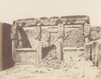 Dendera Tentyris, Świątynia Atora - Sanktuarium Umieszczone na Kątie Południowo-Zachodnim..., 1851-52, druk 1853-54. autorstwa Félix Teynard
