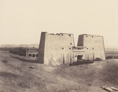 Edfu Apollonopolis Magna, Widok ogólny świątyni, 1851-52, wydrukowany w latach 1853-54. autorstwa Félix Teynard