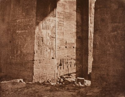 Pierwszy pylon - francuski napis wyryty na wschodnim strzelnicy w punkcie H, wyspa Fila.., 1851 autorstwa Félix Teynard