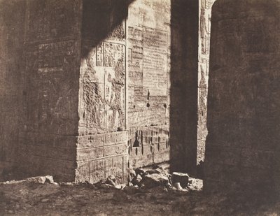 Wyspa Fileh Philæ, Pierwszy Pylon, francuski napis wyryty na ory..., 1851-52. autorstwa Félix Teynard