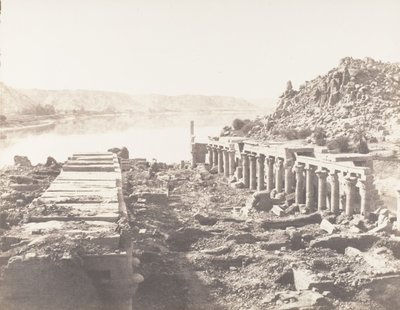 Wyspa Fileh Philæ, Widok ogólny wzięty z punktu I, Na peronie..., 1851-52, wydrukowany w latach 1853-54. autorstwa Félix Teynard