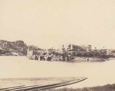 Wyspa Fileh Philæ, Widok ogólny Zaczerpnięty z południowego wschodu w punkcie B, 1851-52, wydrukowany w latach 1853-54. autorstwa Félix Teynard