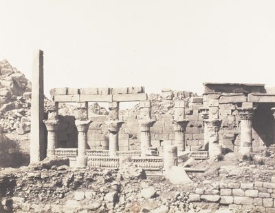 Ile de Fileh Philæ, edifice du Sud et Partie de la Colonnade Occiden..., 1851-52, druk 1853-54. autorstwa Félix Teynard
