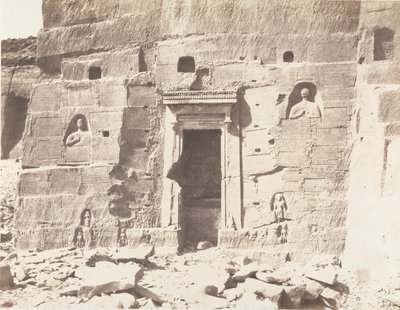 Kardâcy, sanktuarium, nisze i inskrypcje wyrzeźbione w kamieniołomach, 1851-52, druk 1853-54. autorstwa Félix Teynard