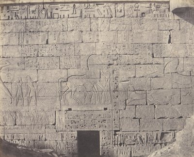 Medinet-Abou Teby, Konstrukcje Posteriores - Fragment de Sculpt..., 1851-52, druk 1853-54. autorstwa Félix Teynard