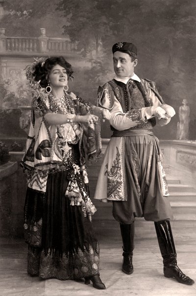 Lily Elsie i Joseph Coyne w Wesoła wdowa, 1908. autorstwa Foulsham and Banfield