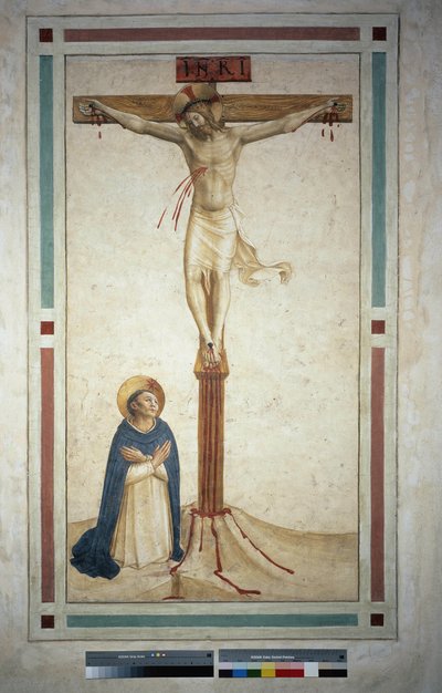 Ukrzyżowanie ze św. Dominikiem. Na krzyżu napis "INRI". Fresk Guido di Pietro autorstwa Fra Angelico