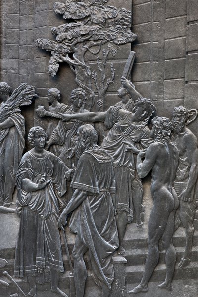 Podstawa przedstawiająca Alessandro Farnese przyjmująca ambasadorów angielskiej królowej Elżbiety, szczegół posągu Alessandro Farnese autorstwa Francesco Mochi