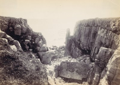 [Rocky Inlet with Seascape], lata 70. XIX wieku. autorstwa Francis Bedford