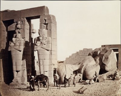 Rameseum El-Kurneh, Teby, 1857. autorstwa Francis Frith