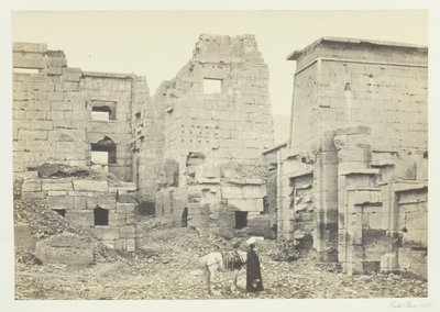 Pałac Świątynny, Medinet Haboo, 1857. autorstwa Francis Frith