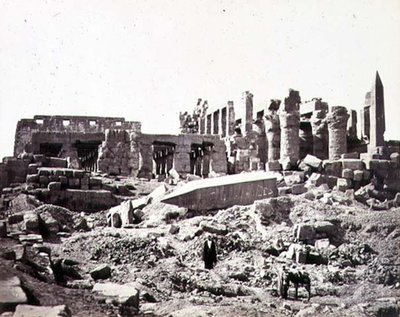 Świątynia El-Karnak z południowego wschodu, ok. 1856-59 (zdjęcie w sepii) autorstwa Francis Frith