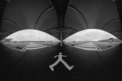 Monochromatyczna perspektywa parkingu autorstwa Francois Casanova