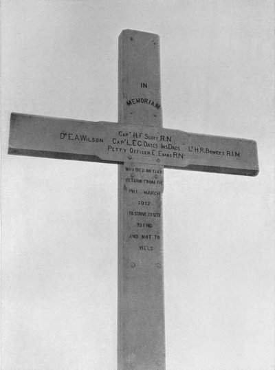 Krzyż Pamięci wzniesiony na Wzgórzu Obserwacyjnym dla Partii Południowej, 1913 autorstwa Frank Debenham