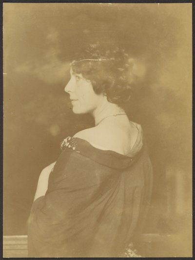 [Portret nieznanej kobiety] autorstwa Franz von Stuck