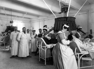Widok pomieszczenia Instytutu Pellizzariego we Florencji, używanego do terapii fizjoterapeutycznej, 1905 (szklana płyta) autorstwa Fratelli Alinari Fratelli Alinari