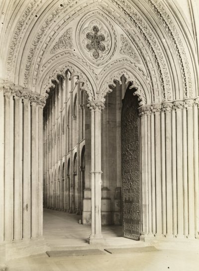 Katedra w Ely: Ganek Galileusza, drzwi do nawy głównej autorstwa Frederick H. Evans
