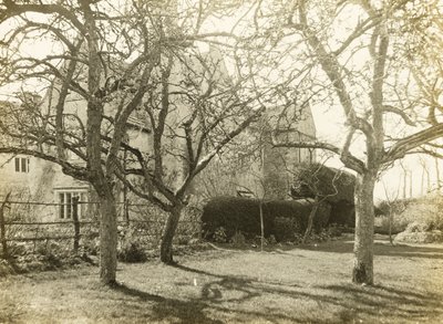 Kelmscott Manor: Z sadu autorstwa Frederick H. Evans