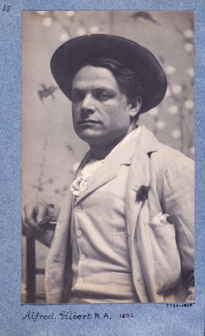Alfred Gilbert, 1892 autorstwa Frederick Hollyer
