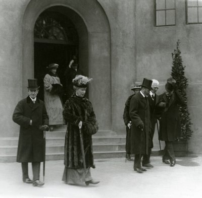 King George V i Queen Mary w londyńskim zoo Aquarium, 1924 r autorstwa Frederick William Bond