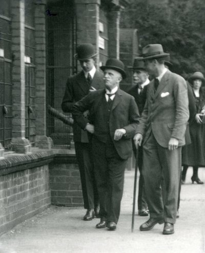 Król Włoch, Wiktor Emanuel III, wizyta w londyńskim zoo w 1924 r. autorstwa Frederick William Bond