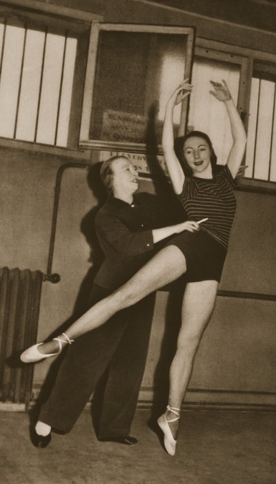 Bronislava Nijinska z Rosella Hightower, z Grand Ballet de Monte-Carlo, 1949 (fotograwiura) autorstwa French Photographer
