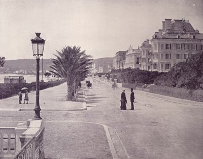 Sekcja Środkowa Szerokiej Promenady (zdjęcie czarno-białe) autorstwa French Photographer