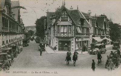 Deauville, La Rue de lEcluse. Pocztówka wysłana w 1913 roku. autorstwa French Photographer