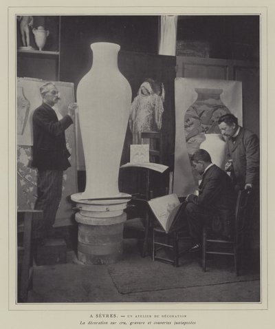 Warsztaty dekoratorskie w fabryce porcelany Sevres we Francji (zdjęcie czarno-białe) autorstwa French Photographer
