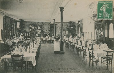 Jadalnia w Grand Hotel dAngleterre, Huelgoat, Bretania. Pocztówka wysłana w 1913 roku. autorstwa French Photographer