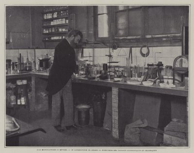 Dyrektor prac naukowo-technicznych w laboratorium chemicznym w fabryce porcelany Sevres we Francji (zdjęcie czarno-białe) autorstwa French Photographer