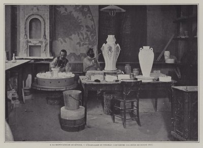 Emaliowanie pędzlem w fabryce porcelany Sevres we Francji (zdjęcie czarno-białe) autorstwa French Photographer