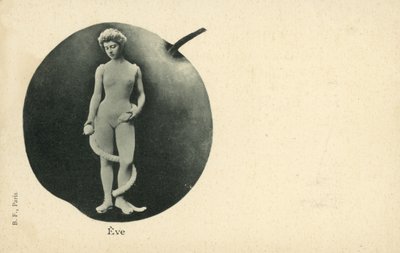 Ewa z wężem i jabłkiem (zdjęcie czarno-białe) autorstwa French Photographer