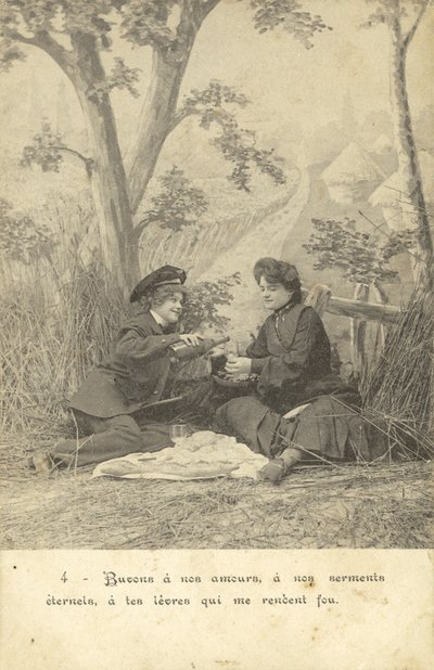 Zakochane kobiety na wsi (zdjęcie czarno-białe) autorstwa French Photographer