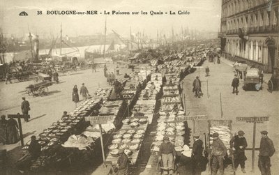 Ryby na nabrzeżu, Boulogne-sur-Mer (zdjęcie czarno-białe) autorstwa French Photographer