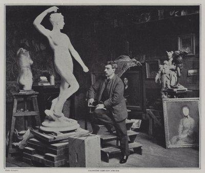 Francuski malarz i rzeźbiarz Alexandre Falguiere w swoim studio (zdjęcie czarno-białe) autorstwa French Photographer
