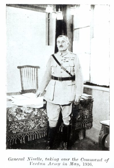 Generał Robert Nivelle (1856-1924) Przejęcie Dowództwa Armii w Verdun, maj 1916 (fot. bw) autorstwa French Photographer