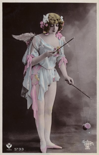 Dziewczyna bawi się z diabolo autorstwa French Photographer