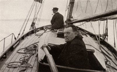 Hilaire Belloc w swojej łodzi autorstwa French Photographer