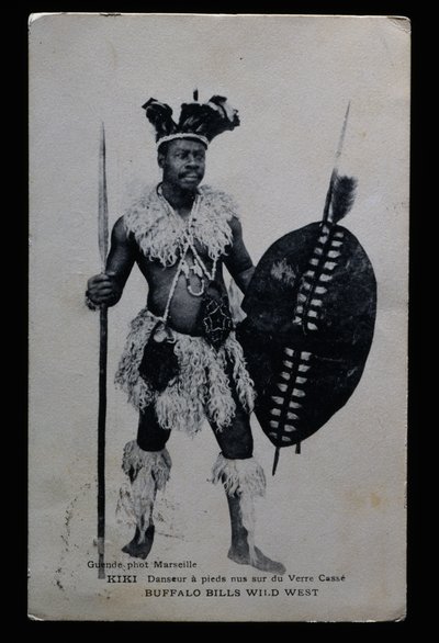 Kiki, tancerz, który występował boso na potłuczonym szkle, Buffalo Bill (William Frederick Cody autorstwa French Photographer